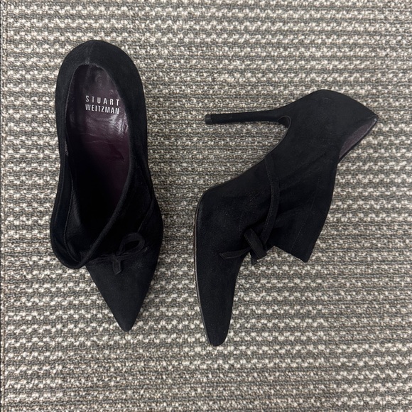 Stuart Weitzman Aohki Black Suede Bow Heels, size 7 - Picture 4 of 13